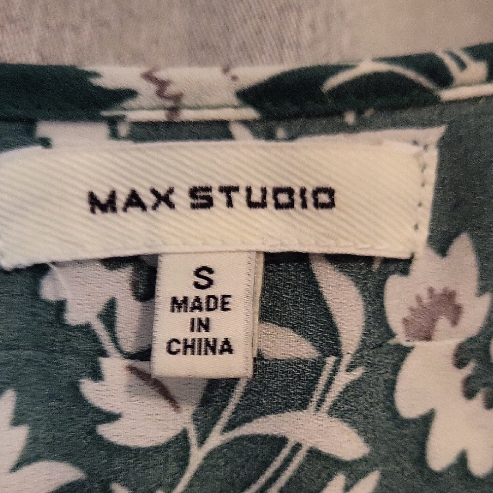 Max Studio Green Ruffled Flutter Sleeve Blouse - Picture 2 of 3
